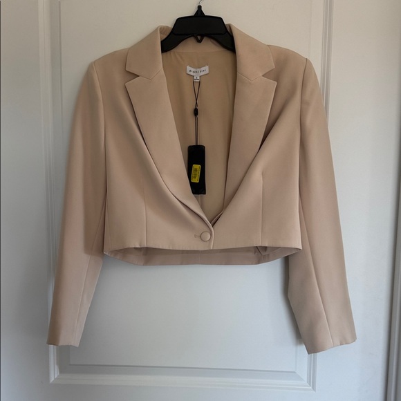 Gianni Bini Jackets & Blazers - Gianni Bini Cropped Blazer in Light Beige